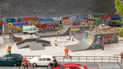 NOCH micro-motion Skatepark, mit H0 Modellbau Halfpipe, bewegliche Skater,