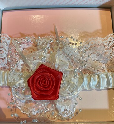 Vintage Jamie Lynn Bridal Wedding Garter Belt White Lace W/ Red Rose Pearls NIB | eBay Vintage Jamie Lynn Bridal Wedding Garter Belt White Lace W/ Red Rose Pearls NIB | eBay