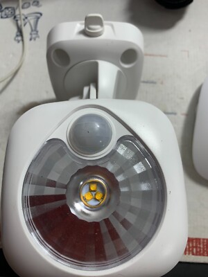 Ring LED Battery Powered Smart Spotlight White Model: 5B11S8 No Battery Include