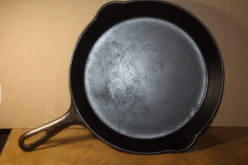Vintage Griswold #8 704F 10.5" Skillet  - Small Block Logo - Nice Pan