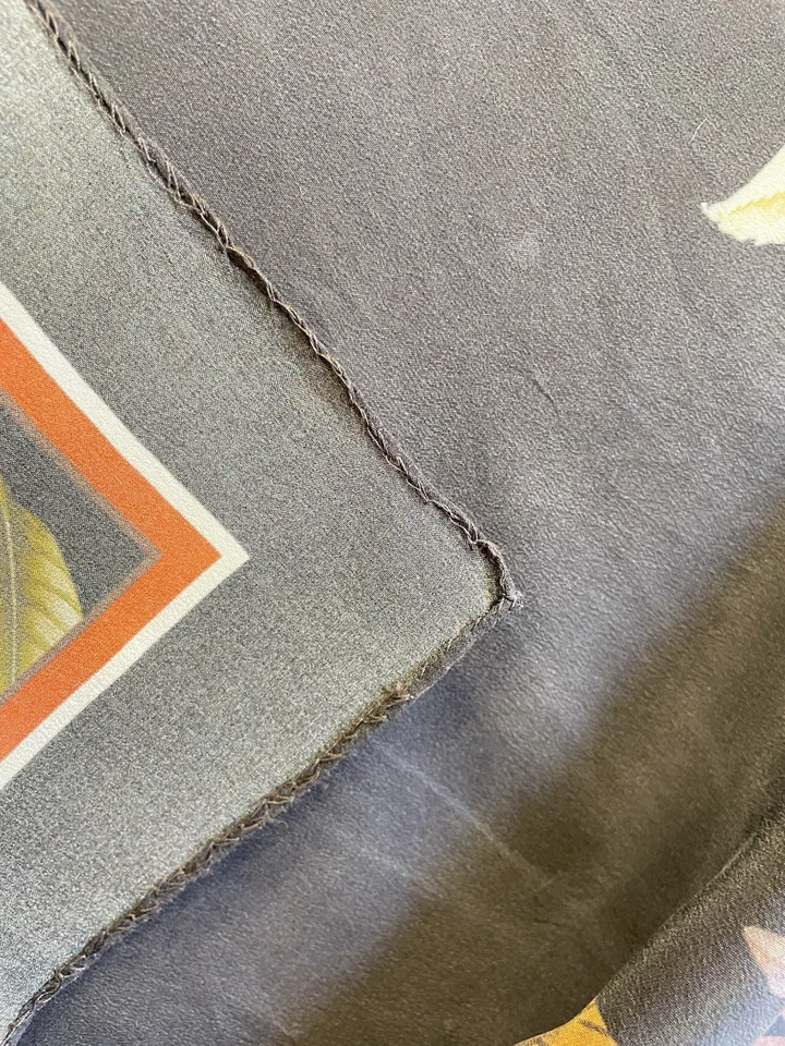 H71# MaxMara Vintage Bufanda de Seda Negra Estampado Floral Multicolor Flores Hecha en Italia Foto 3 de 4