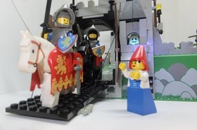 LEGO LEGOLAND King's Mountain Fortress 6081 In 1990 Used Retired Comp
