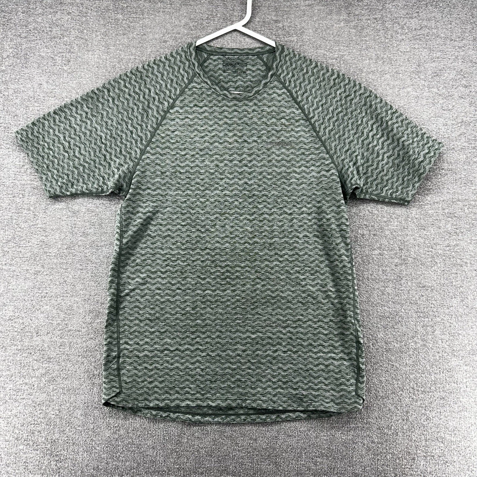 Patagonia Ridge Flow Shirt Men Size Small Green Short Sleeve Activewear
Opens in a new window or tab