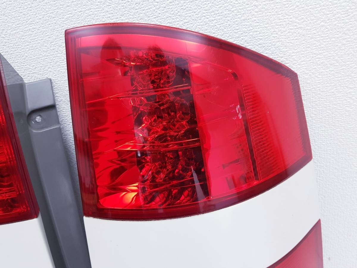 Toyota Noah Voxy AZR60 AZR65 Tail Light Rear Lamps | eBay