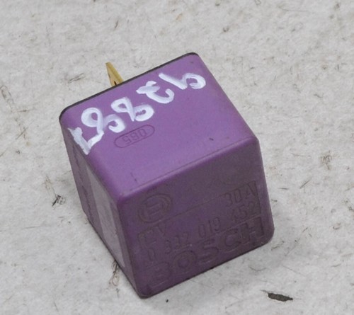 OPEL Corsa B Bj 99 1,0 40KW Relais Kraftstoffpumpe BOSCH 0332019452 #92887-F226