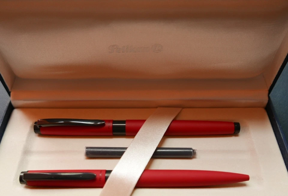 Pelikan - Schreibset Celebry Mohnrot P565 und K565 im Klappbox Neu - Bild 2 von 4