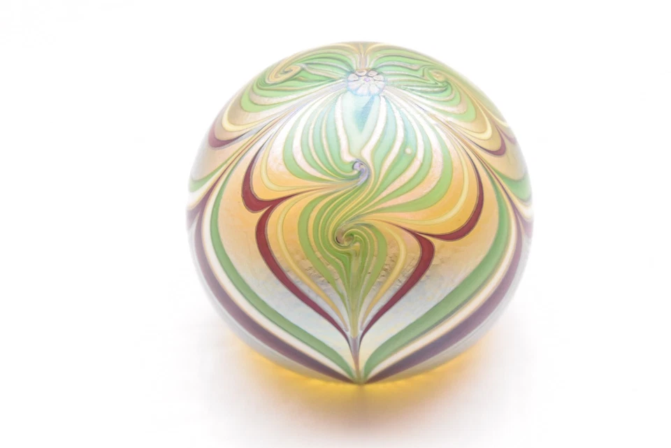 Pisapapeles Orient Flume Studio Art vidrio iridiscente redondo pluma tirada 1981 Foto 2 de 4