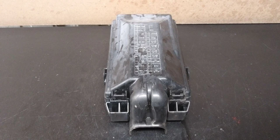 10 11 12 13 INFINITI G37 SEDAN ENGINE COMPARTMENT FUSE BOX OEM 284B9-JK000 - Imagem 3 de 4