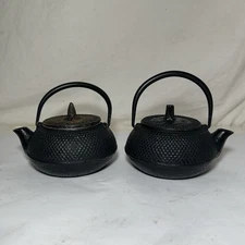 2 Small Black Small Dot Japanese Cast Iron Teapot Tetsubin with Infuser Strainer