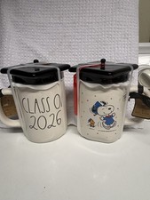 Rae Dunn Peanuts Mug w Tassel  Grad Hat Lid CLASS OF 2026, NEW 