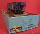 Tyco HO Crossing Gate + 4 Rail Cars, 1 Hopper, 1 Refer, & 2 Livestock Cars. — photo 6