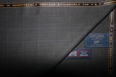 100% SUPER 150 s WOLLE WINTERHARTER MINNIS ANZUGSTOFF = 4,86m. **Siehe unten**