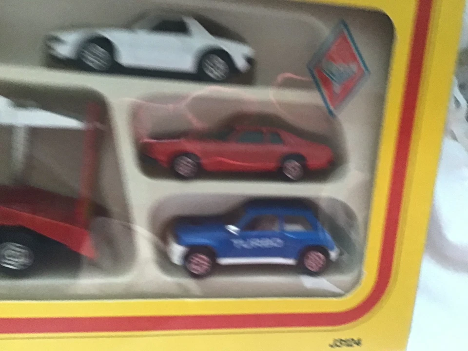 JUEGO DE REGALO CORGI JUNIORS J3124 TRANSPORTADOR 5 PIEZAS - VARIANTES DE COCHE RARAS - EN CAJA Foto 2 de 4