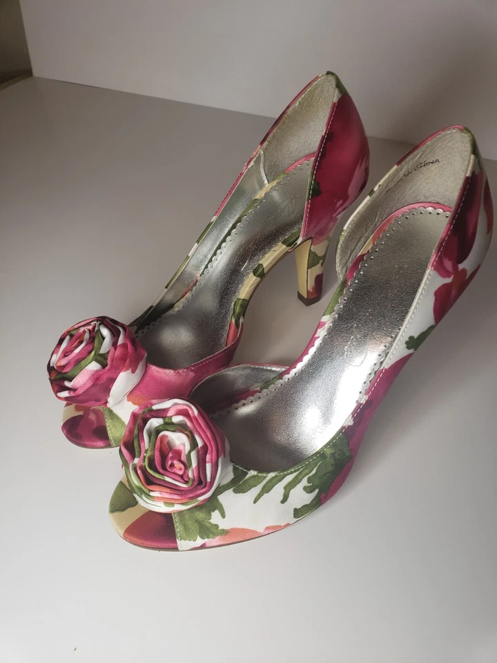 Michaelangelo "Bloom" Satén Peep Toe Floral 3.5 Tacones con Rosetas, Talla 6.5 M Foto 3 de 4