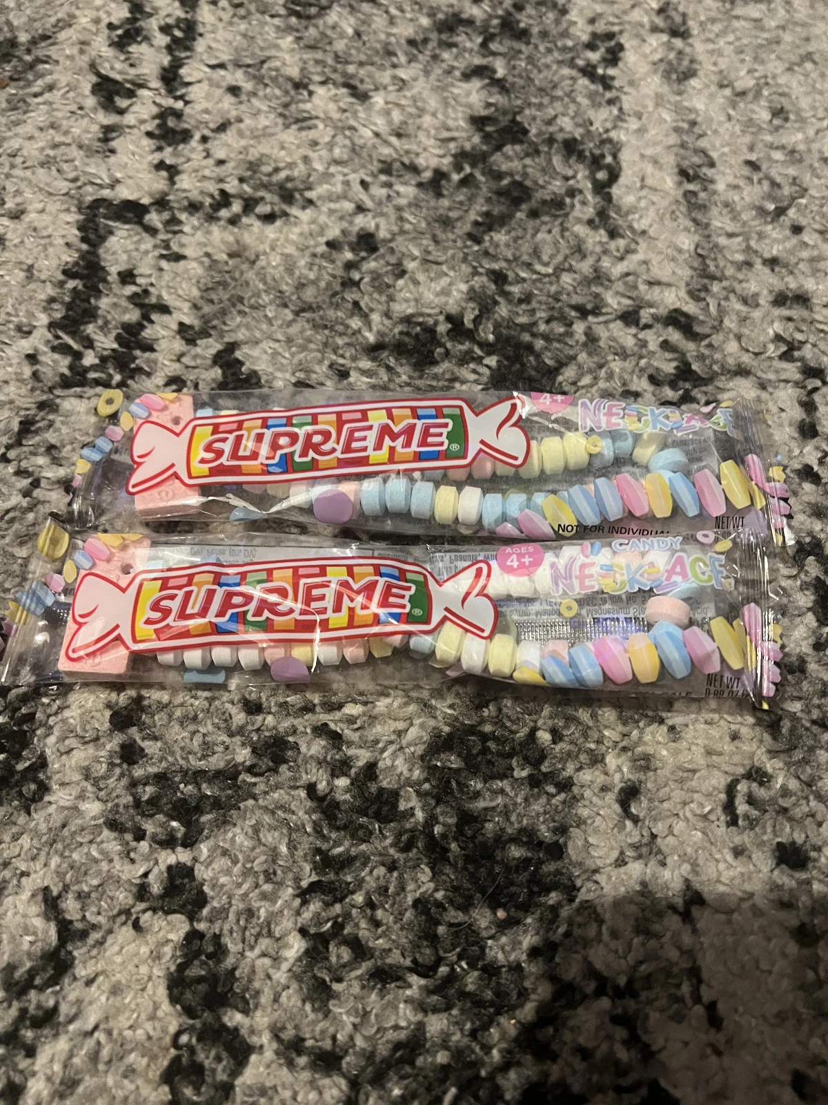 Collier Supreme Smarties Candy x2 SS22 semaine 1 (ne convient pas à la consommation humaine)