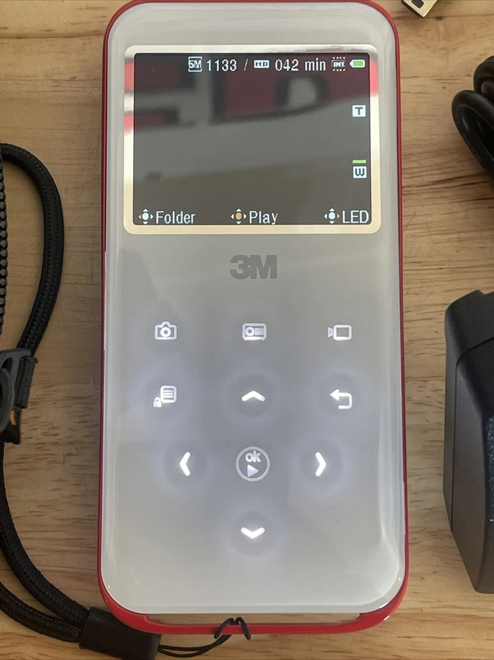 3M Shoot 'n Share HD Camera, Camcorder And Projector CP45 With Case And Charger - Image 2 of 4