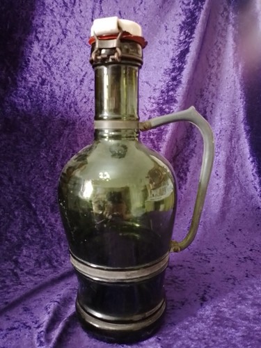 Vintage Large green glass Growler beer/ wine bottle. 33cm tall x 17cm across. - Picture 6 of 6