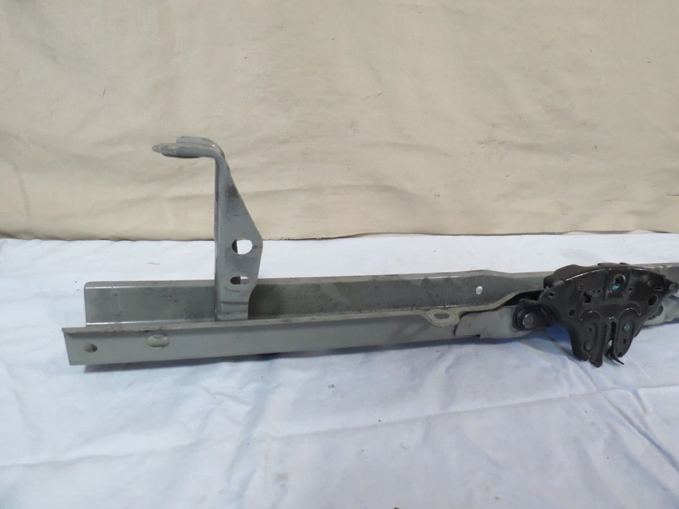 ✅ 11-12 2011-2012 Nissan Leaf UPPER CENTER TIE Radiador Suporte Núcleo BAR FABRICANTE DE EQUIPAMENTO ORIGINAL - Imagem 3 de 4