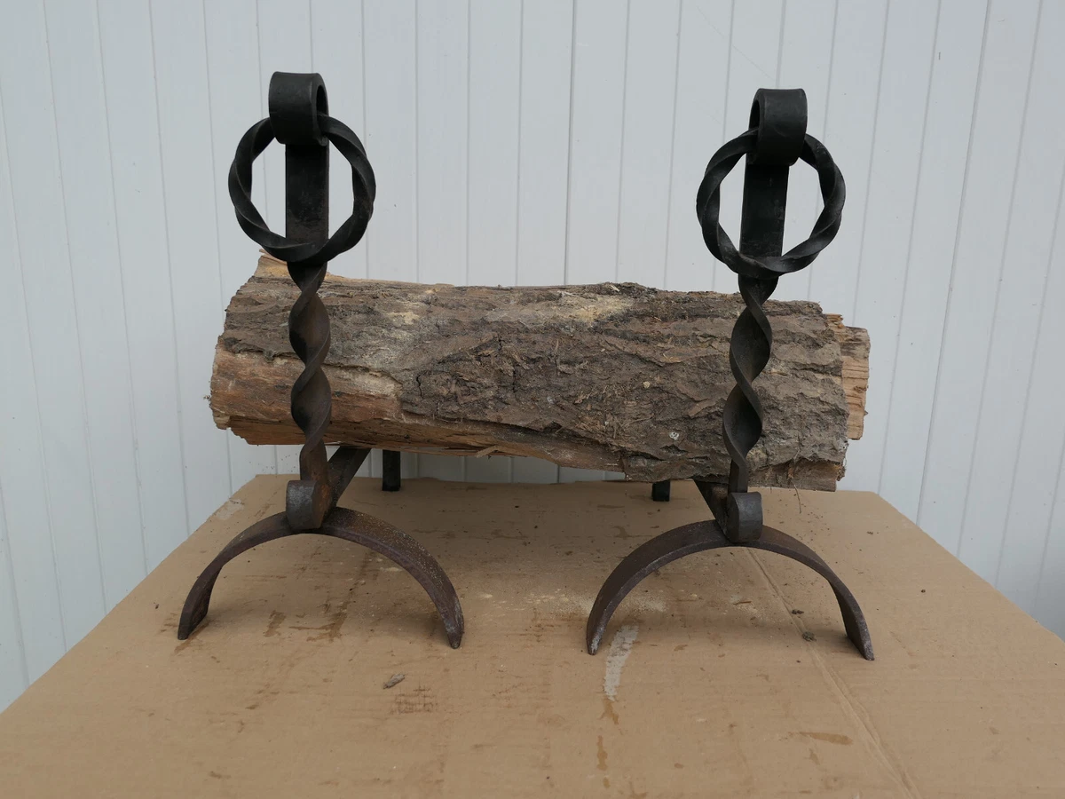 Paire De Chenets Anciens En Fer Forgé Pour Cheminée - Style Brut, à Nettoyer