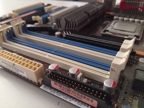 Asus Maximus Formula II Mod + DVD Install + Xeon Processor 3,0 GHz + Audio Card - Afbeelding 15 van 17