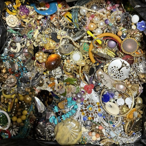 HUGE 19 POUNDS JEWELRY CRAFTING BROKEN PARTS BEADS REPAIR HARVEST Lot# SB9