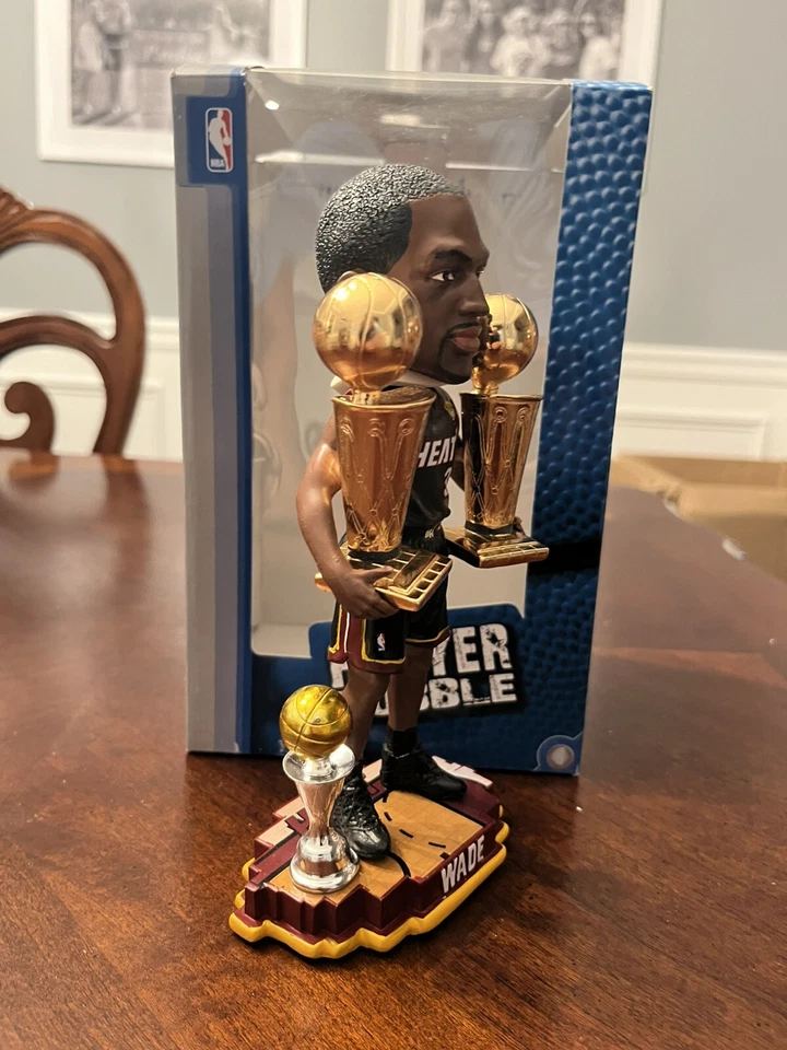 DWYANE WADE Miami Heat Legend 2x Campeón de las Finales de la NBA y Trofeo MVP Bobblehead Nuevo en Caja Foto 4 de 4