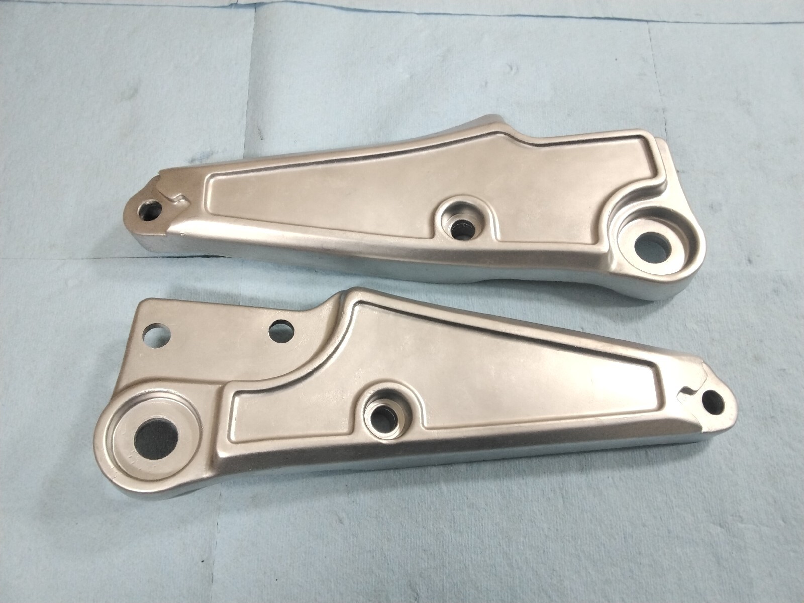 198283 Suzuki GS 1100 E Vapor Honed Exhaust Footpeg Brackets Nice