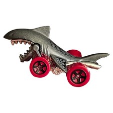 Hot Wheels 2.8” SHARK BITE Toy Diecast CAR MATTEL Grey & Red DHP30 Moving Mouth