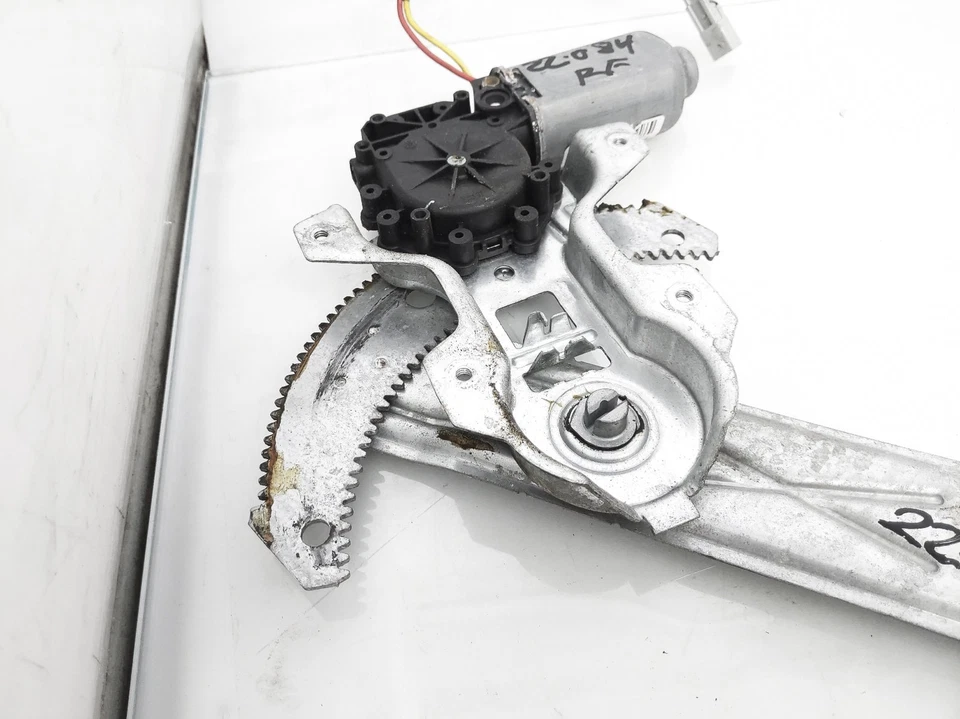 Двигатель и регулятор стеклоподъемника передней правой пассажирской двери 1996-2000 Honda Civic - Изображение 4 из 4