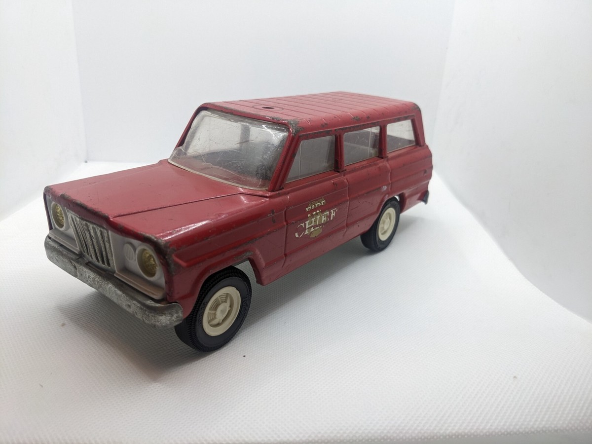Vintage 1960's Tonka Jeep Wagoneer Fire Chief Car Pressed Steel 9