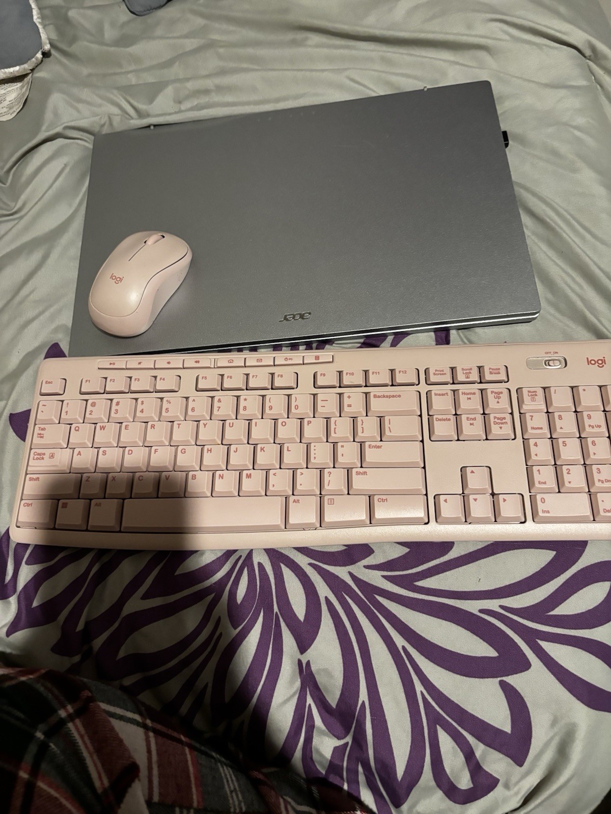 Acer Aspire Laptop with extra keyboard and mouse! - PRICE NE