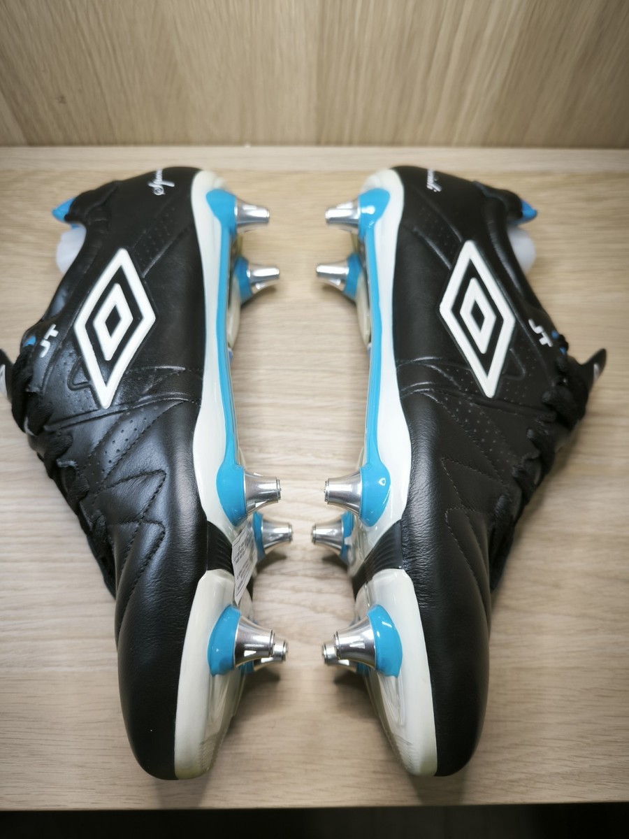 Umbro TOCCO III PRO FG - Chaussures de foot à crampons - black/white/malibu blue/noir