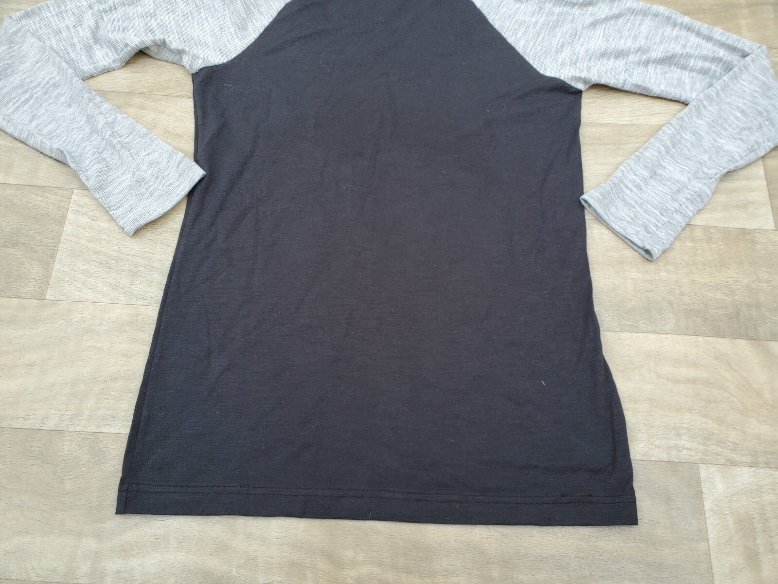 Reebok+Womens+Boston+Bruins+Gray+Long+Sleeve+T+Shirt+-+SMALL for sale ...