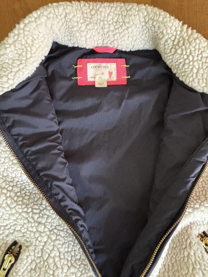 Chaleco de bolsillo polar Sherpa con cremallera marfil y azul marino talla 10 talla J Crew Crewcuts usado en excelente estado Foto 4 de 4