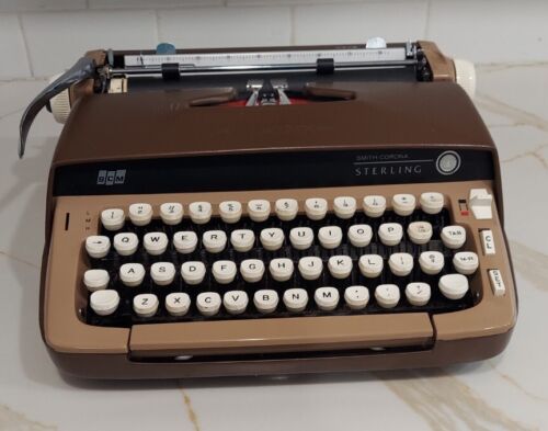 Vintage Smith Corona Sterling Typewriter w/ Case, BROWN manual portable antique - Picture 5 of 17