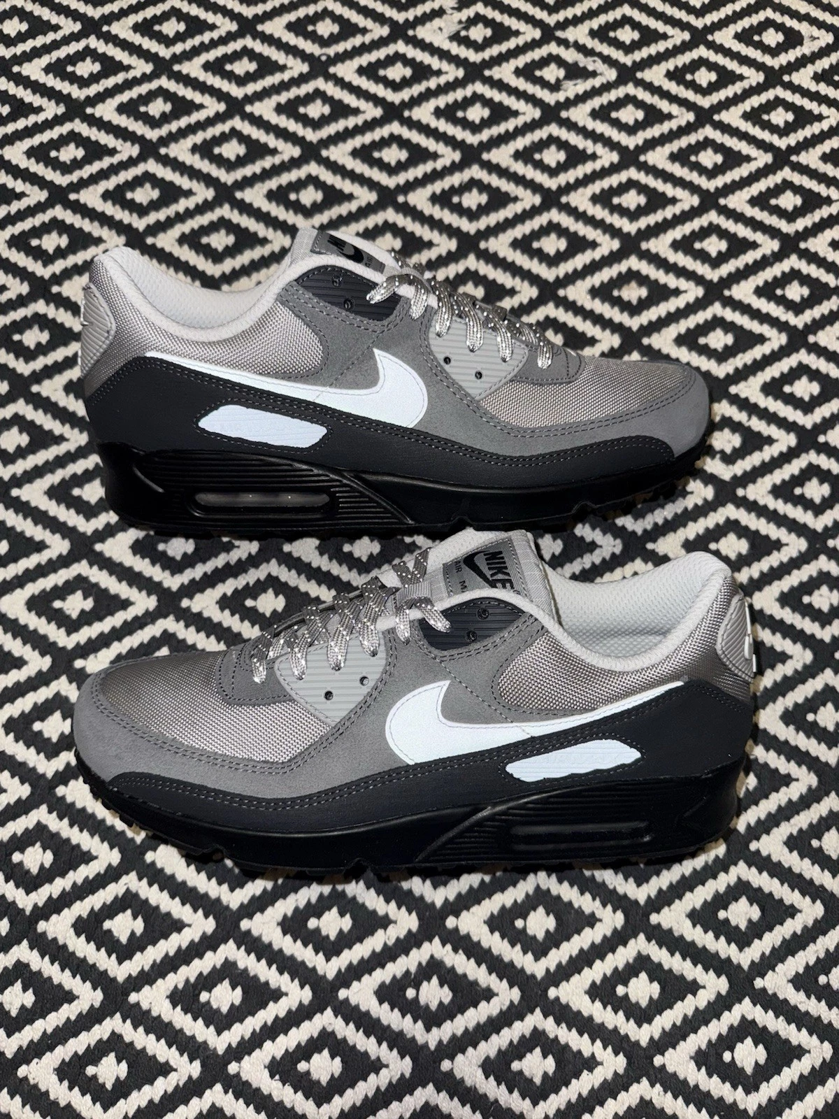 Nike Air Max 90 Reflective Antracite Polvere di Fotoni Taglia UK 10.5 HQ3817 001