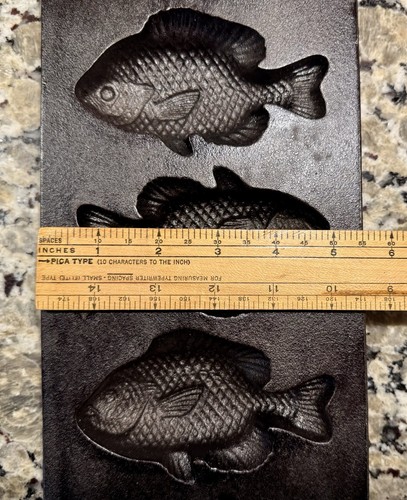 Lodge 5PP2 Cast Iron Perch Fish Shaped Cornbread Muffin Mold Pan Pre-2005 - Picture 9 of 12