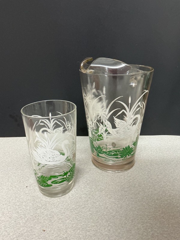 50's Water Pitcher Holds 28 oz with Swan Scene and 5" Tumbler,Excellent Cond 