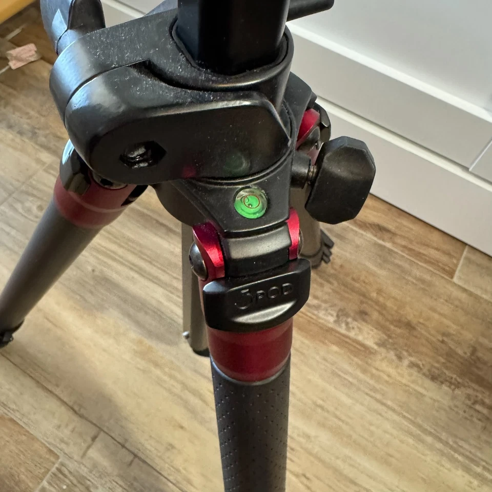 3Pod Orbit 4-Section Carbon Fiber Tripod with Q2 Head Spiked Feet & Storage Bag - Image 4 of 4