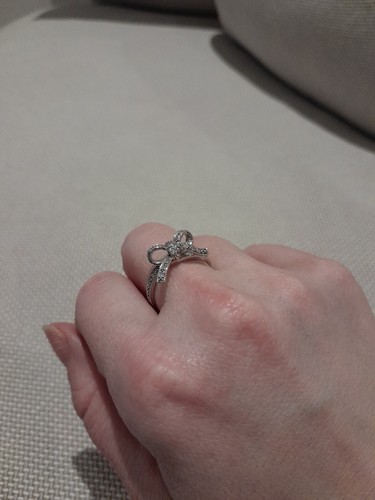 9ct WG TDW=.10CT LM/I1 TWIST BOW RING RRP $399 - Picture 9 of 14