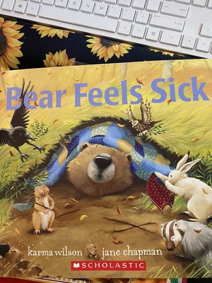 Bear Feels Sick - paperback, 0545107075