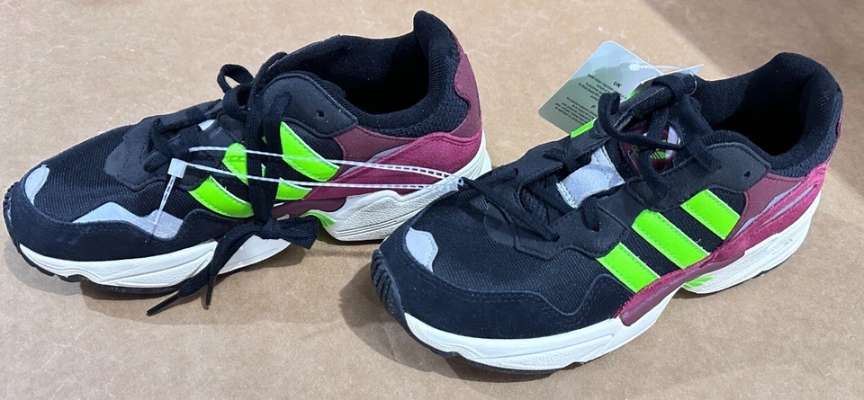 阿迪达斯原装青少年儿童跑步鞋 YUNG 96 J 尺码 4.5 全新 — 第 2/4 张图片