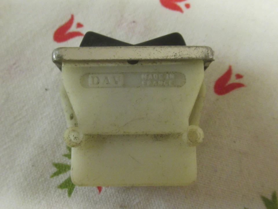 CLÁSICO FIAT 126 127 128 LADA PANTALLA TRASERA DEMISTER INTERRUPTOR CALENTADOR BOTÓN DAV Foto 2 de 4