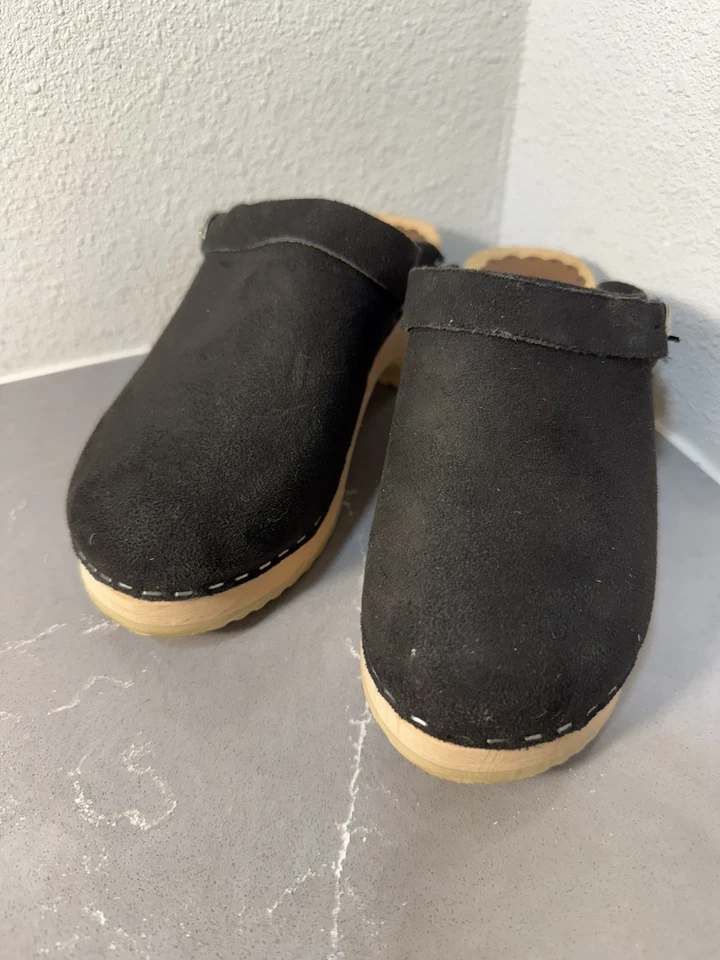 Zuecos de madera HANNAH DIFFERENTSON para niñas jóvenes talla 34 (2 años) correa trasera de gamuza negra Foto 4 de 4