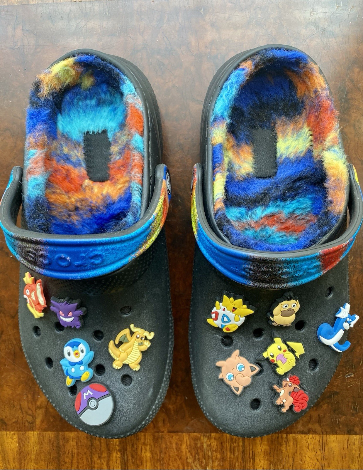 Crocs size Uk 4-5 unisex Lined Spray Dye Clog Black/Multi Colour w Jibbitz *RARE