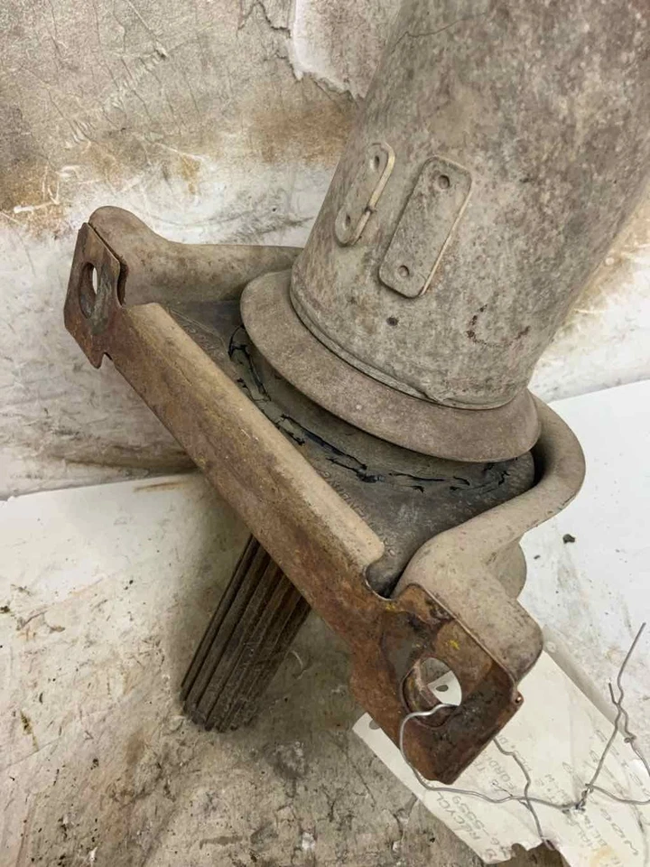 1973-1977 Ford F100 Pick Up Rear Drive Shaft D3TZ4817AE 13 WW Front1/2Only 02125 - Image 3 of 4