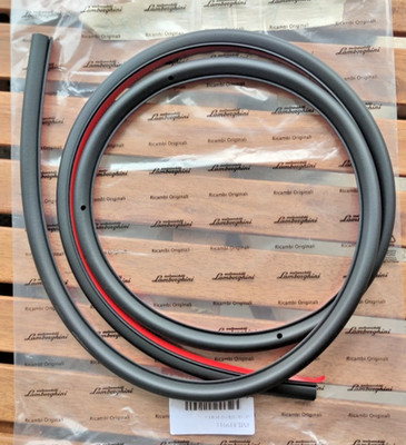 Lamborghini Urus Türdichtung door gasket L or R door seal 4ML839911