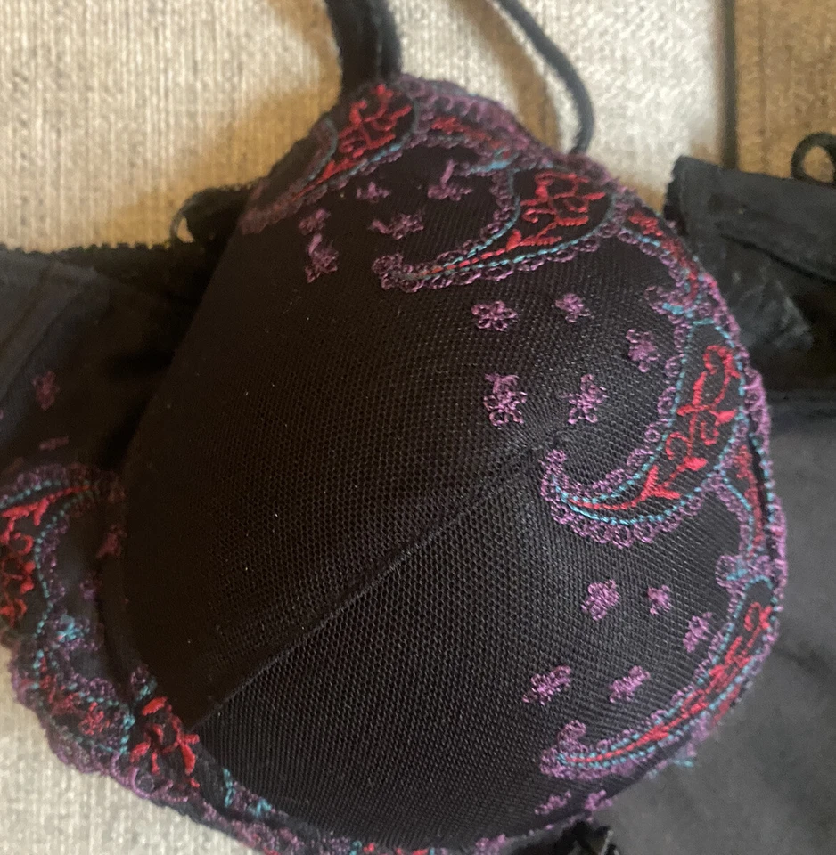 Black Embroidered Bra Padded Gorgeous Underwired 34C Bra From New Look - Image 2 of 4