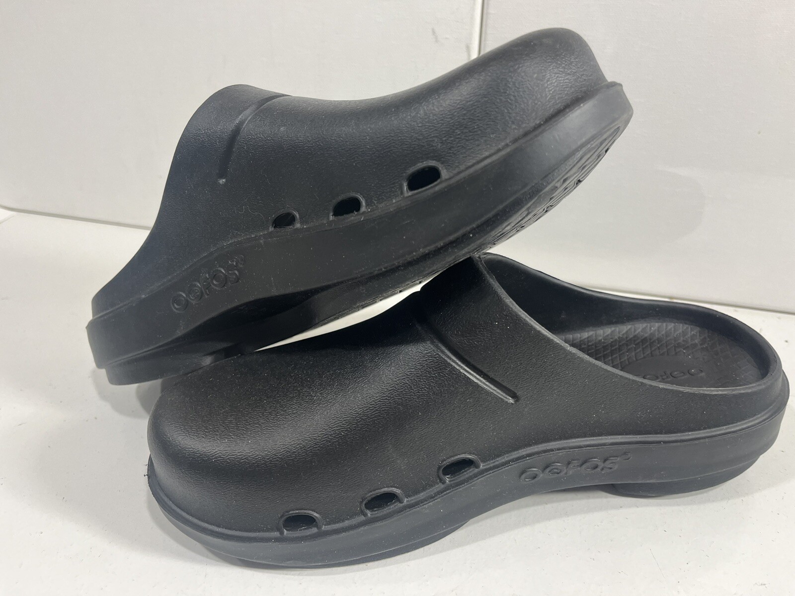 Oofos Unisex OOcloog Black Round Toe Slip On Clog… - image 8