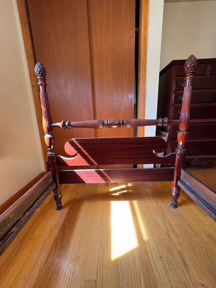 Juego de dormitorio doble Mahgony 1950 con tocador de oficina para hombre y damas con espejo Foto 2 de 4